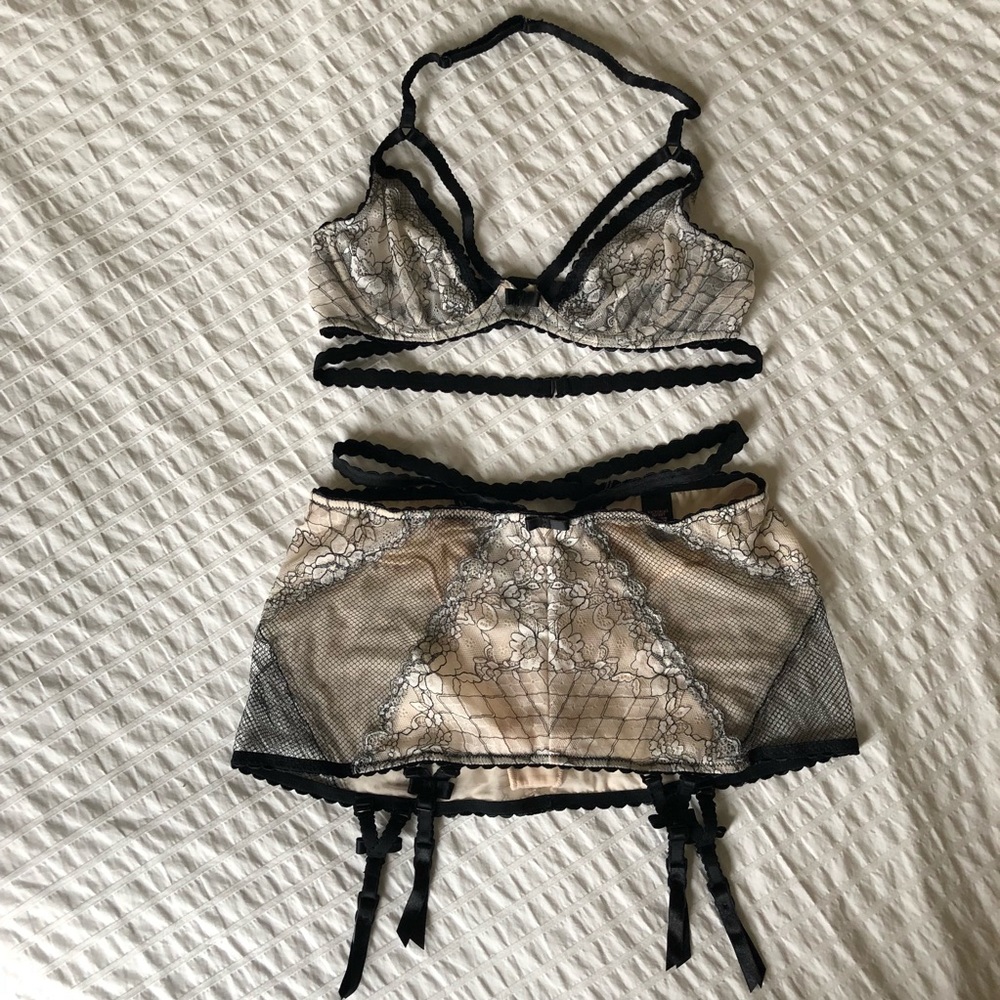 SALE Victoria’s Secret lingerie set NWOT small/34b